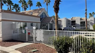 Photo #4: 2349636 Listing 