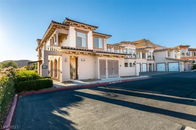 MLS: 2349654 Condo For Sale