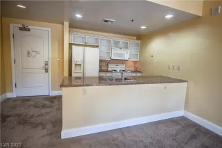 Photo #5: 2349679 Listing 