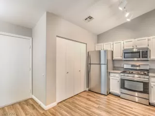 Photo #2: 2349728 Listing