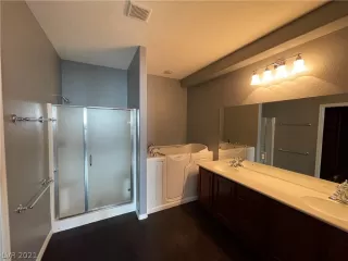 Photo #5: 2349764 Listing 