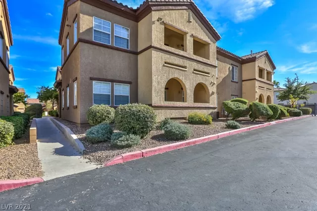 MLS: 2349774 Condo For Sale