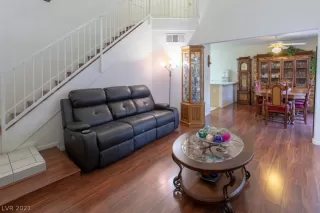 Photo #4: 2349802 Listing