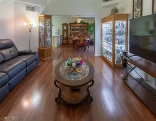 Photo #5: 2349802 Listing