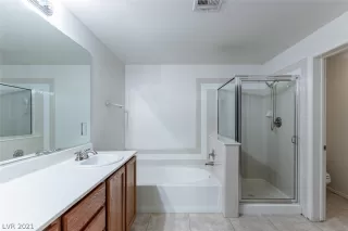 Photo #3: 2349847 Listing