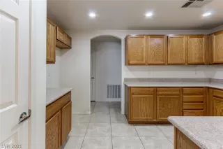 Photo #5: 2349847 Listing