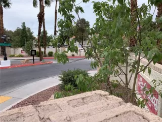 Photo #4: 2349885 Listing