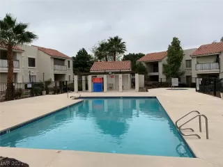 Photo #6: 2349885 Listing