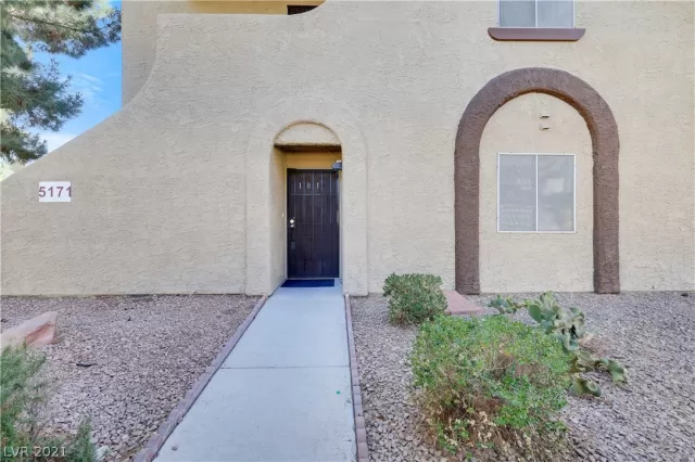 MLS: 2349889 Condo For Sale