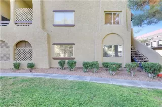 Photo #3: 2349889 Listing