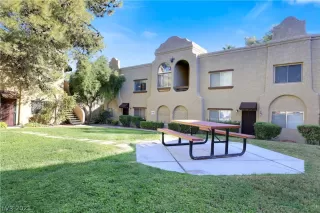 Photo #4: 2349889 Listing