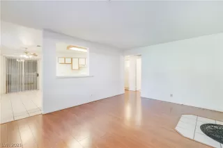 Photo #6: 2349889 Listing