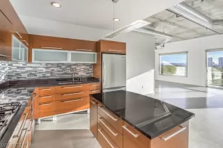 Photo #3: 2349913 Listing