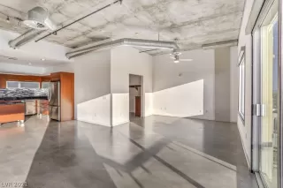 Photo #5: 2349913 Listing