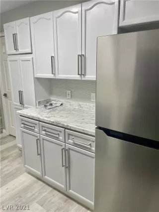 Photo #4: 2349919 Listing 