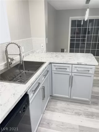 Photo #5: 2349919 Listing 