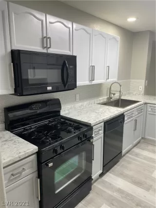 Photo #6: 2349919 Listing 