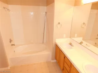 Photo #6: 2349925 Listing 