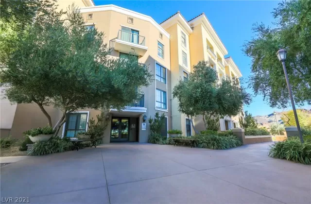 MLS: 2349934 Condo For Sale