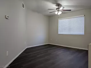 Photo #4: 2349937 Listing