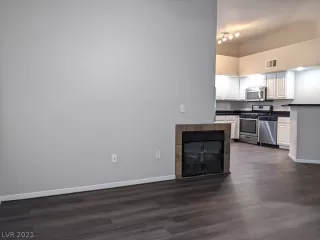 Photo #5: 2349937 Listing