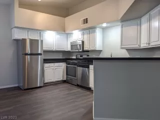 Photo #6: 2349937 Listing