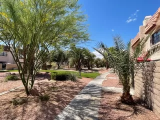 Photo #2: 2349942 Listing