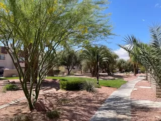 Photo #3: 2349942 Listing