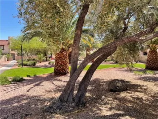 Photo #4: 2349942 Listing