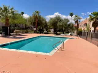 Photo #5: 2349942 Listing