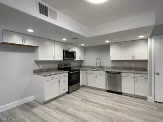 Photo #6: 2349942 Listing