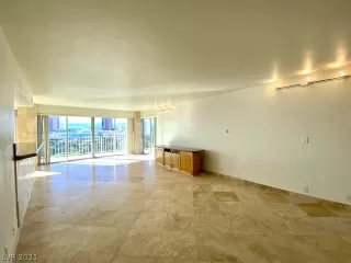 Photo #2: 2349950 Listing