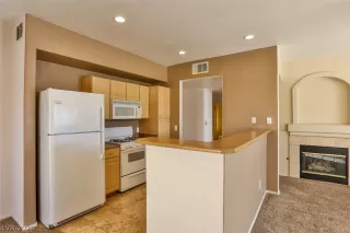 Photo #3: 2349983 Listing