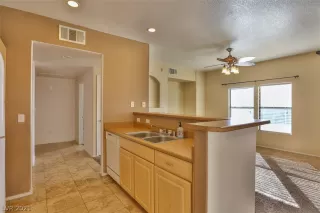 Photo #4: 2349983 Listing