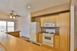 Photo #5: 2349983 Listing