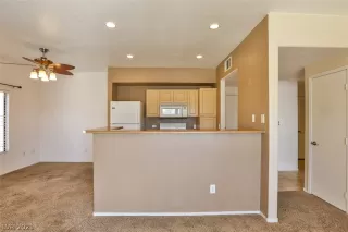 Photo #6: 2349983 Listing