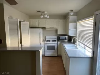 Photo #3: 2349985 Listing