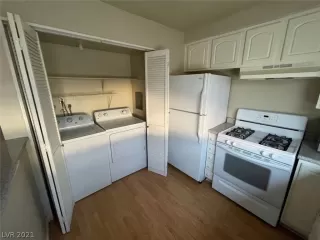 Photo #4: 2349985 Listing