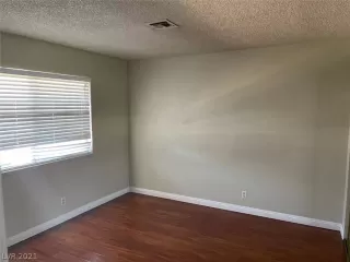 Photo #6: 2349985 Listing