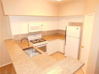 Photo #4: 2350027 Listing