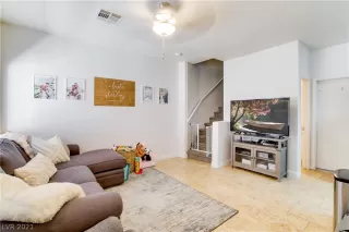 Photo #3: 2350053 Listing