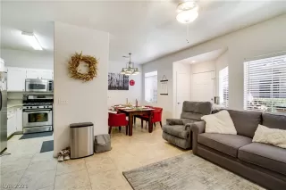 Photo #4: 2350053 Listing