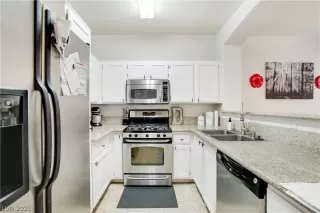 Photo #5: 2350053 Listing