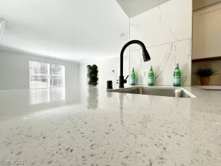 Photo #4: 2350155 Listing 