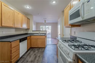 Photo #3: 2350173 Listing 