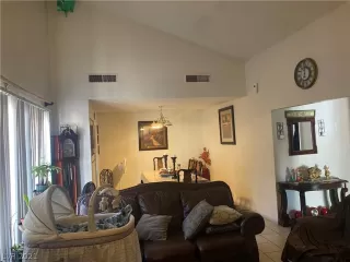 Photo #5: 2350191 Listing
