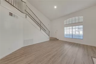 Photo #2: 2350194 Listing