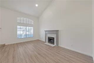 Photo #3: 2350194 Listing