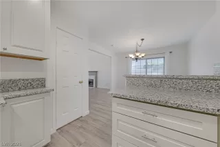 Photo #6: 2350194 Listing