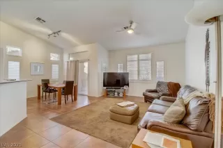 Photo #3: 2350207 Listing